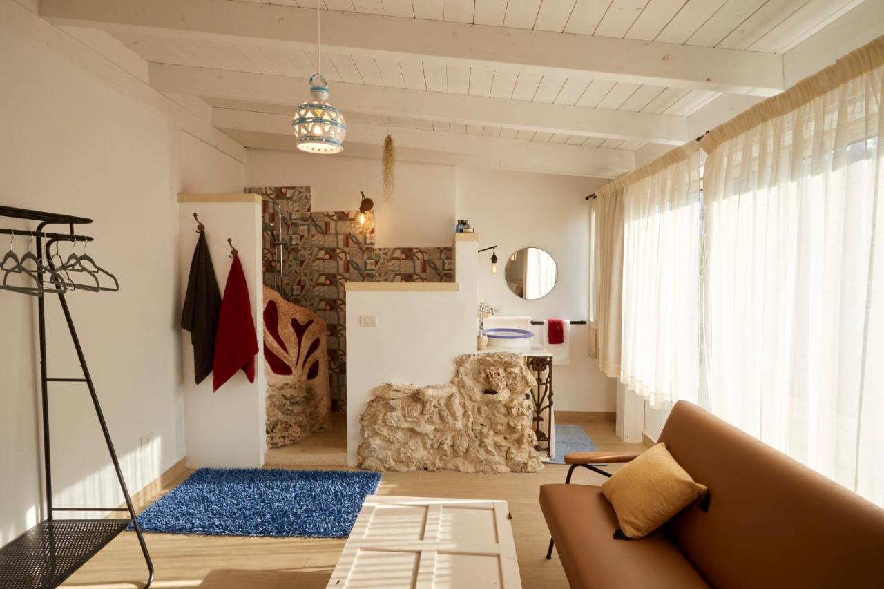 Upstairs - Skylight Apartment Лече Екстериор снимка