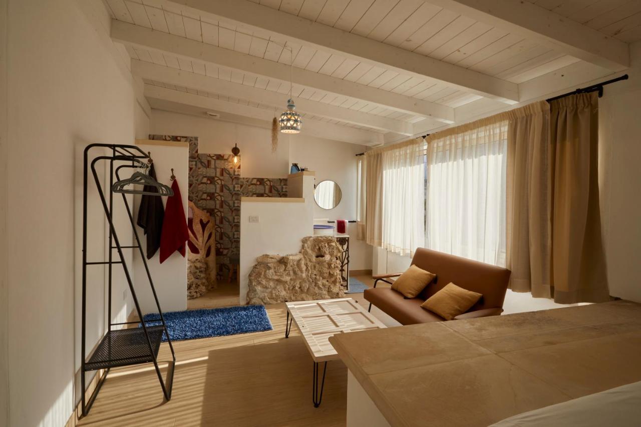 Upstairs - Skylight Apartment Лече Екстериор снимка