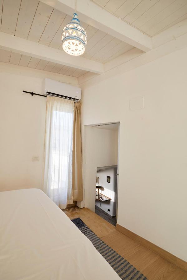 Upstairs - Skylight Apartment Лече Екстериор снимка