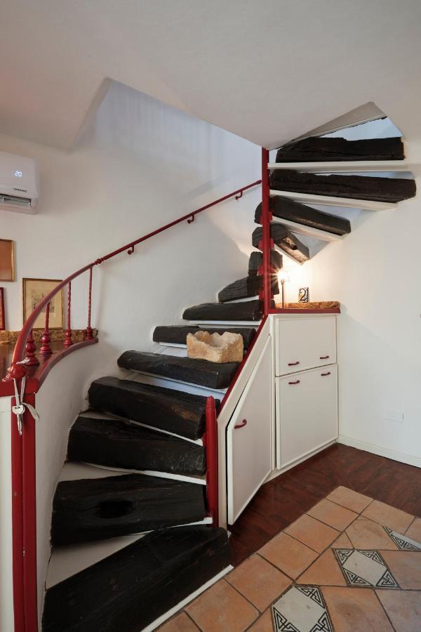 Upstairs - Skylight Apartment Лече Екстериор снимка