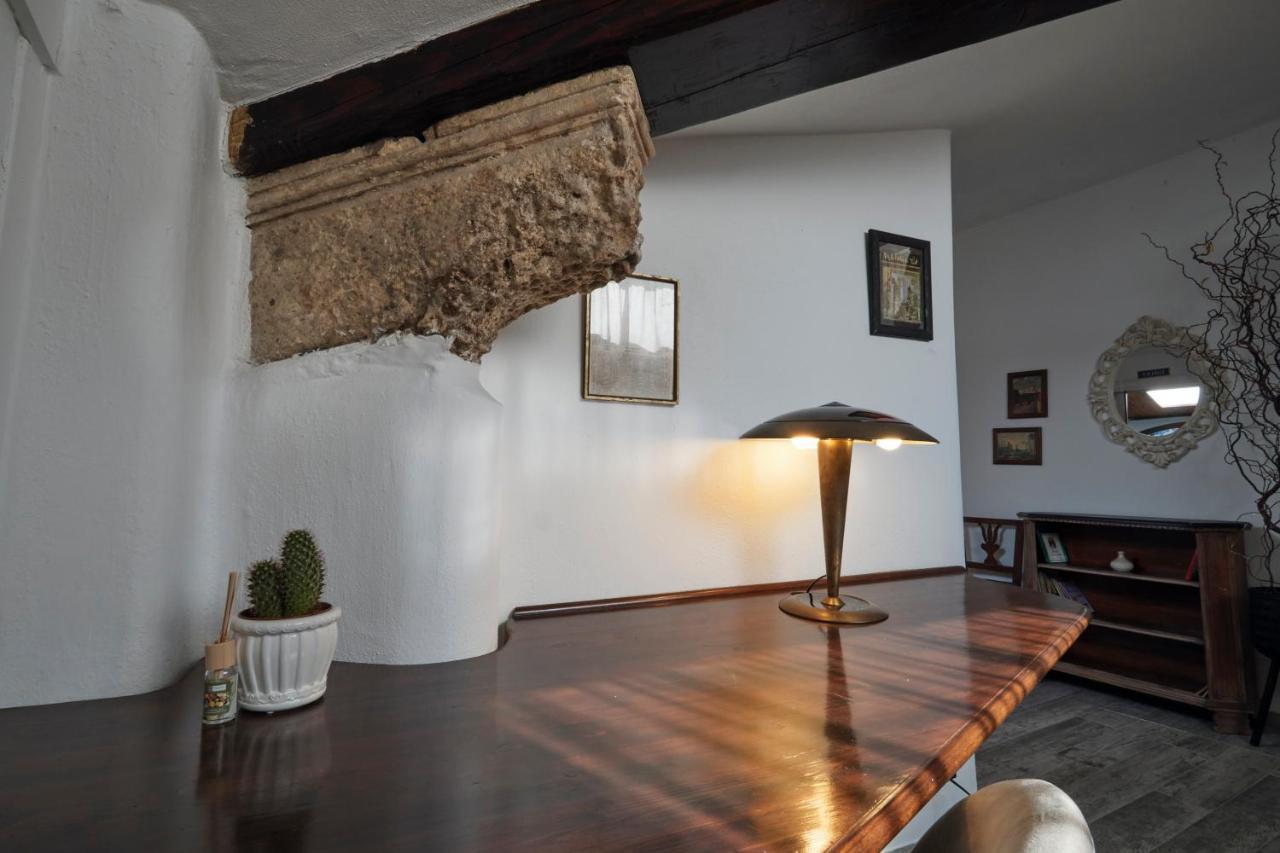 Upstairs - Skylight Apartment Лече Екстериор снимка