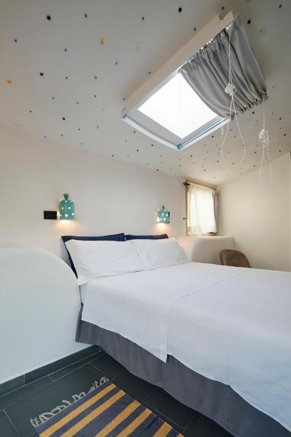 Upstairs - Skylight Apartment Лече Екстериор снимка
