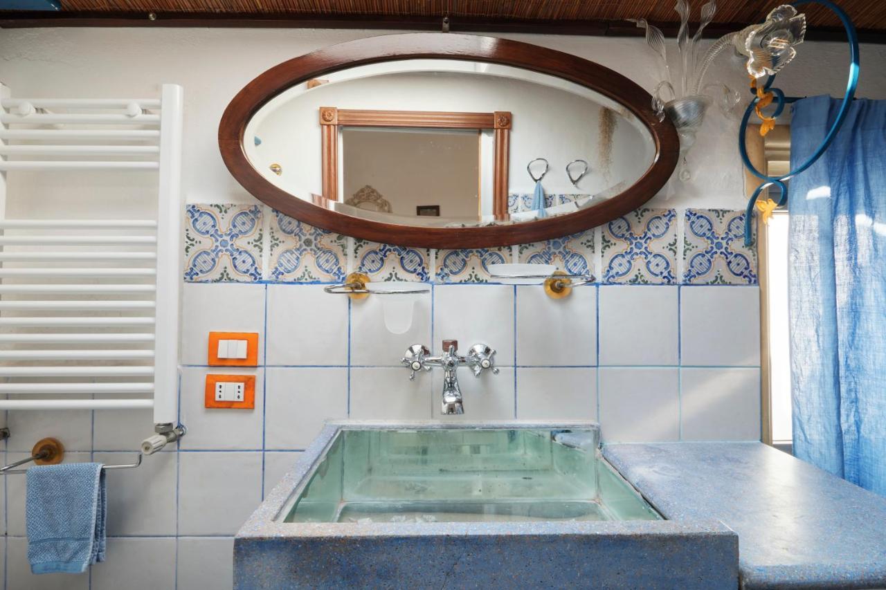 Upstairs - Skylight Apartment Лече Екстериор снимка