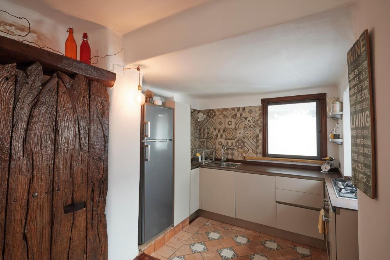 Upstairs - Skylight Apartment Лече Екстериор снимка