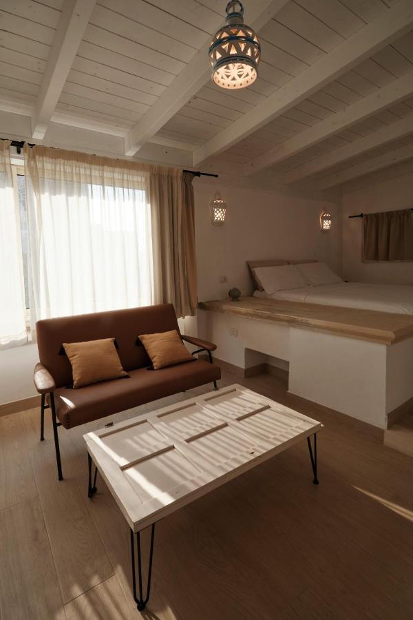 Upstairs - Skylight Apartment Лече Екстериор снимка